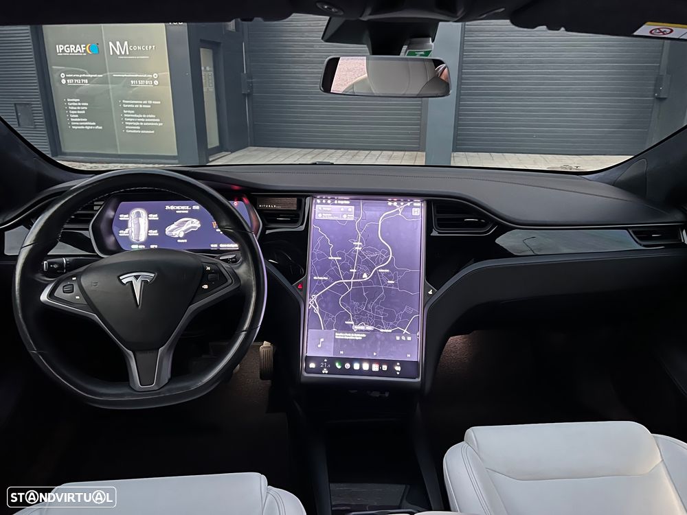 Tesla Model S - 12