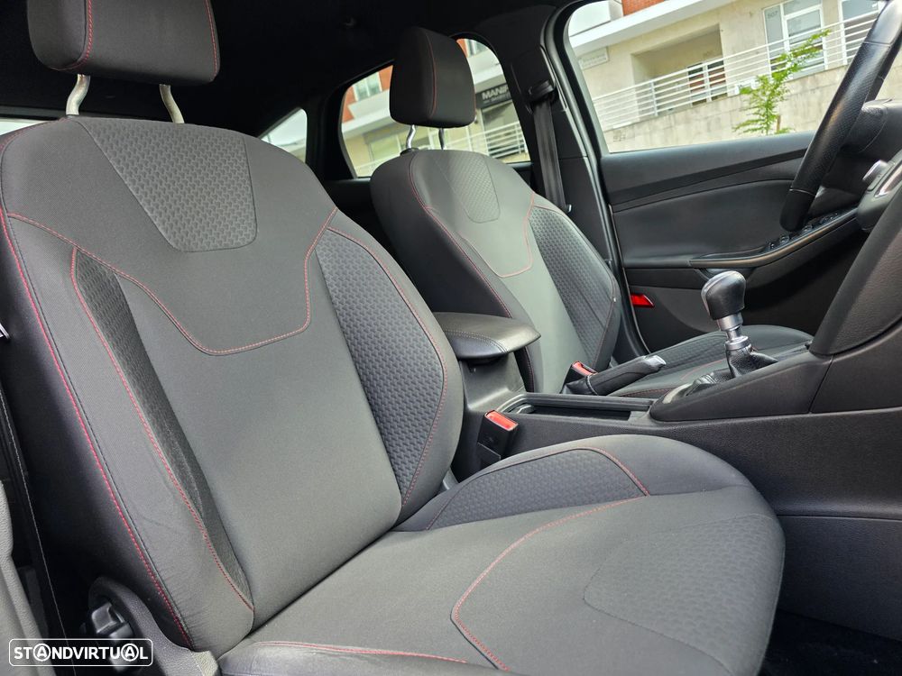 Ford Focus 1.0 EcoBoost MHEV ST-Line - 16
