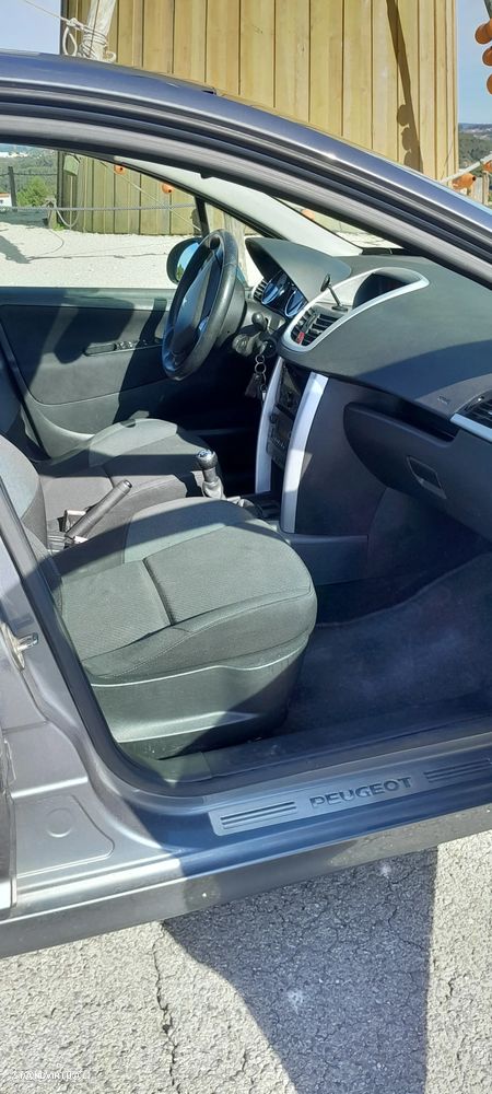 Peugeot 207 1.4 16V SE Sportium - 11