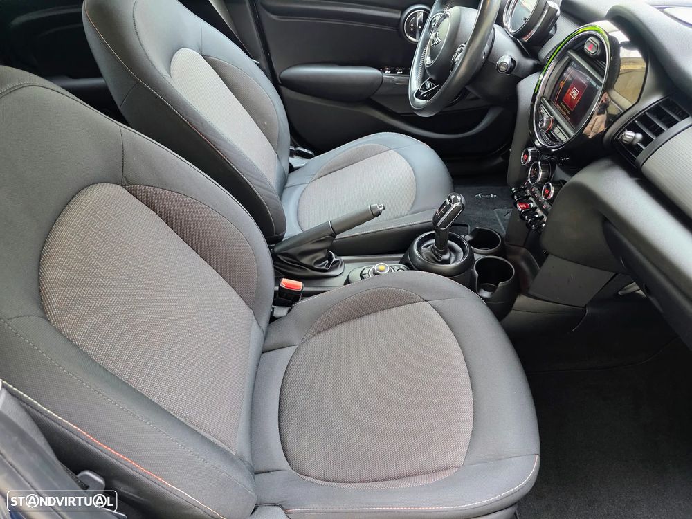 MINI 5 Portas Cooper D Auto - 52