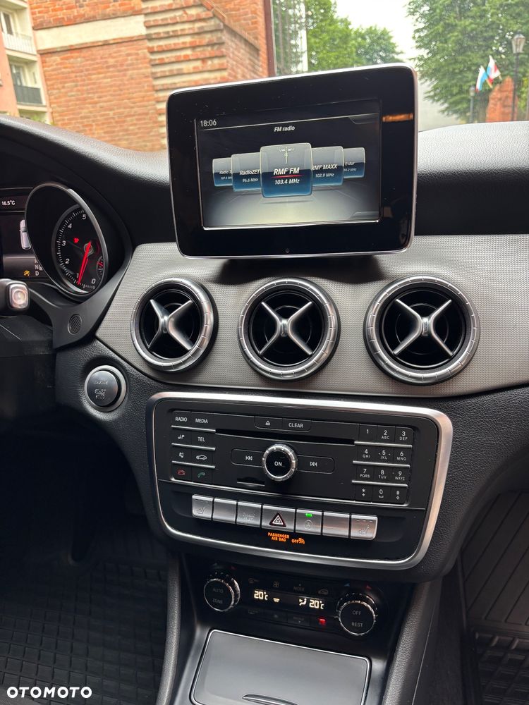 Mercedes-Benz CLA 180 7G-DCT AMG Line - 23