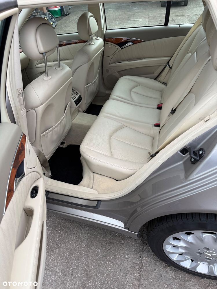 Mercedes-Benz Klasa E 500 4-Matic T Elegance - 18