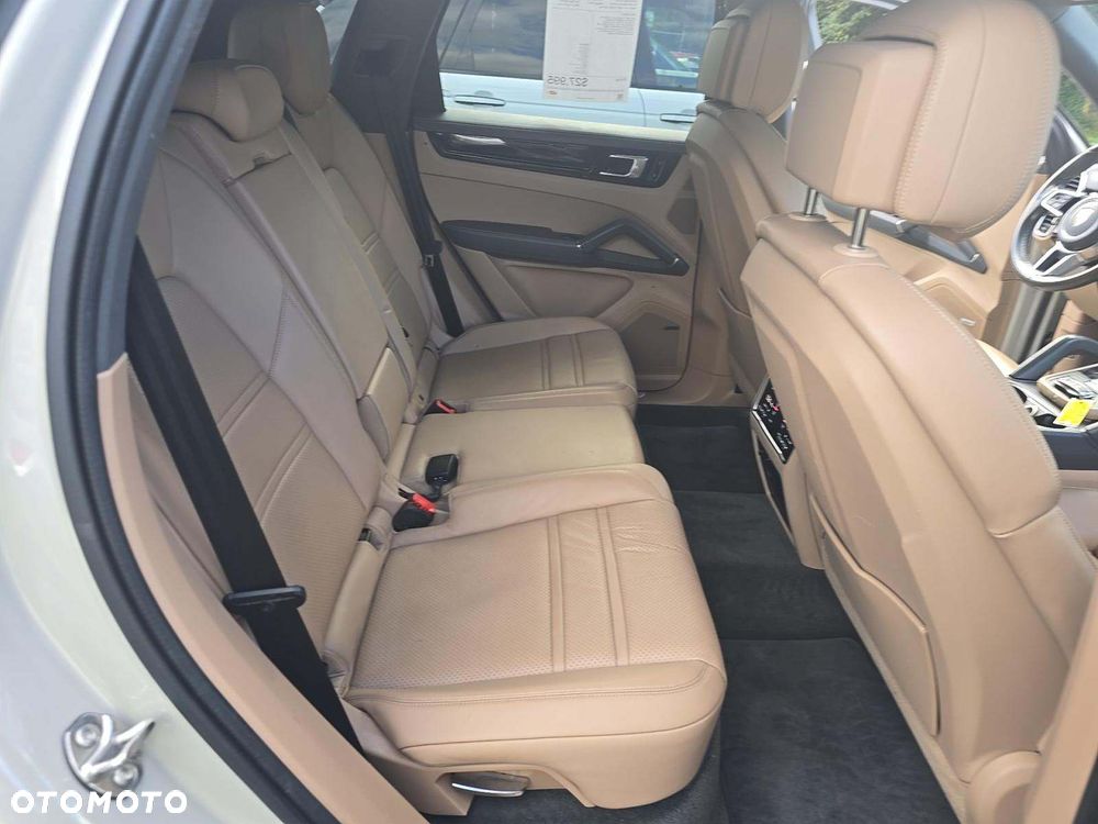 Porsche Cayenne Standard - 12