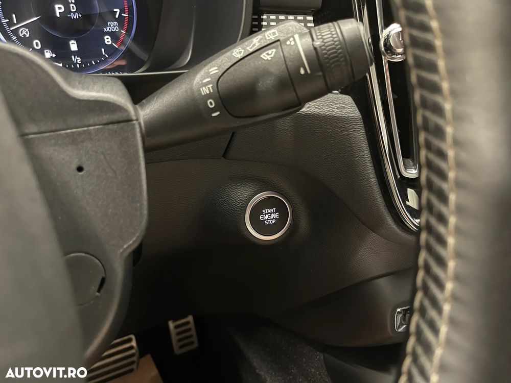 Volvo XC 40 B4 AT8 AWD Mild Hybrid R-Design - 27