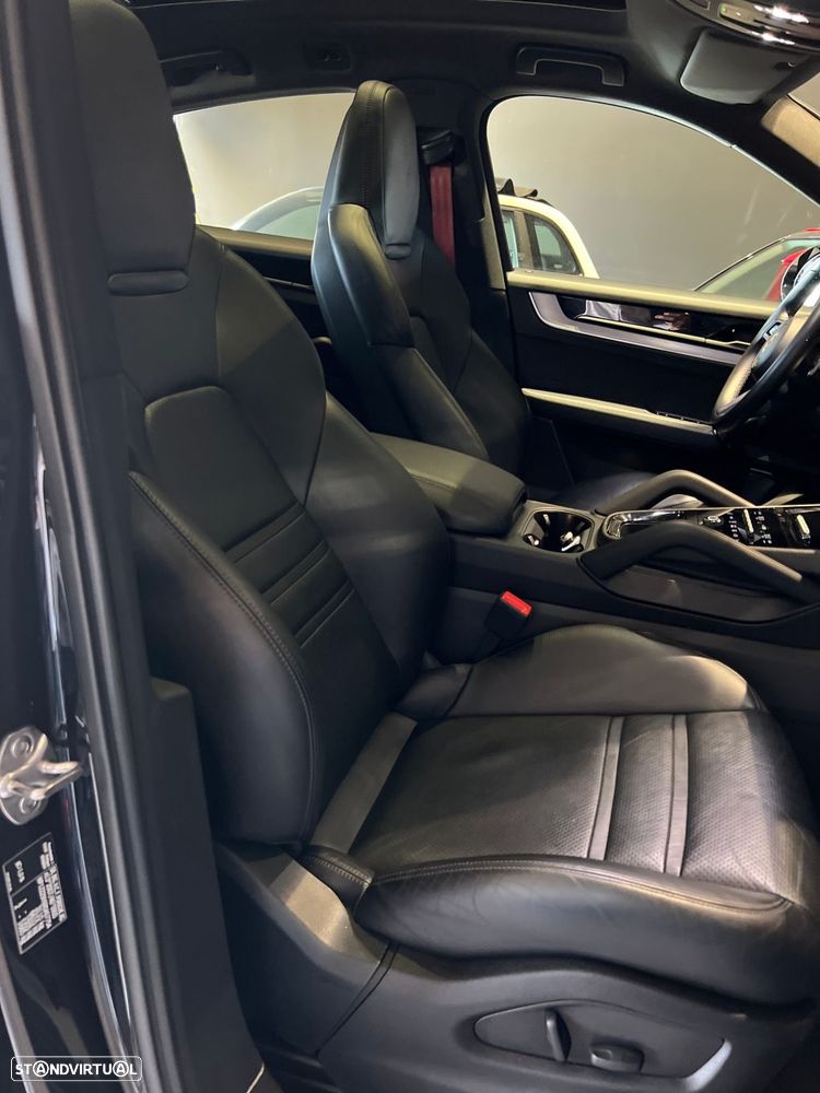 Porsche Cayenne Coupé E-Hybrid - 40