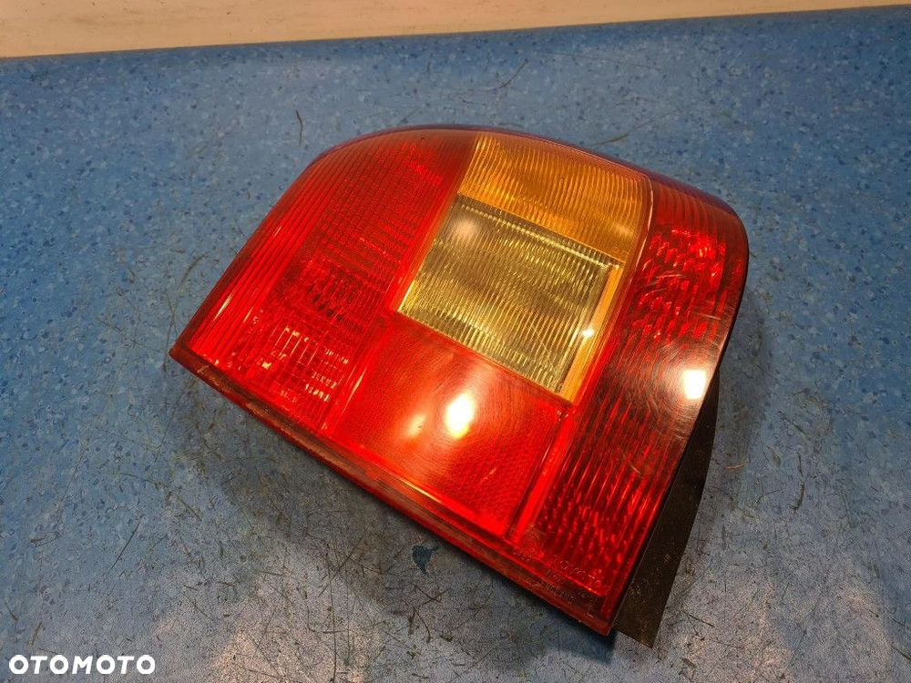 TOYOTA COROLLA E12 HB LAMPA TYŁ LEWA ZEWNĘTRZNA - 1
