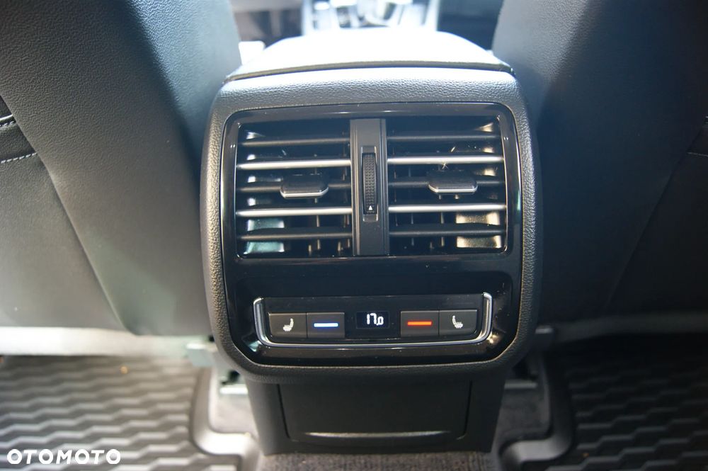 Volkswagen Passat 1.6 TDI SCR DSG Business - 27