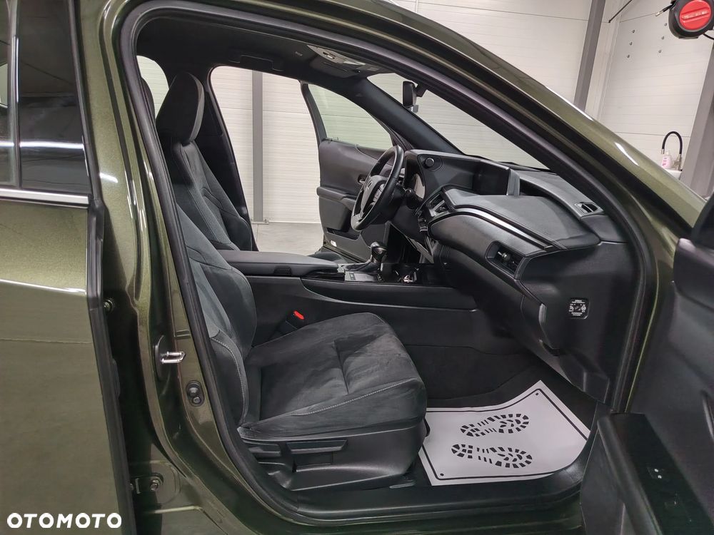 Lexus UX 250h Elegance 2WD - 30