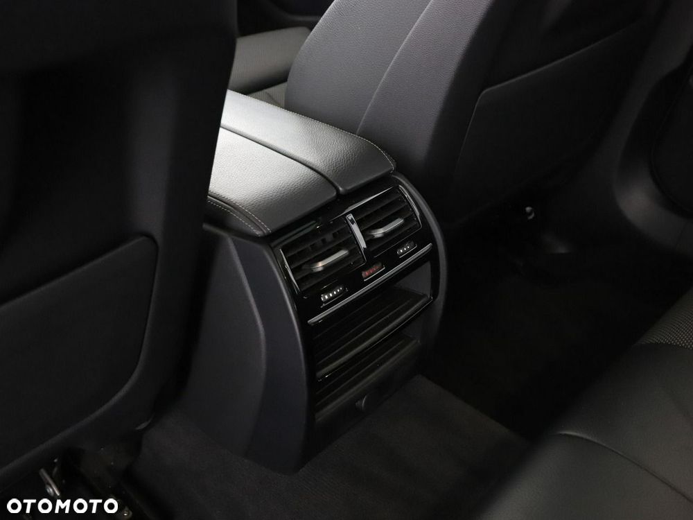 BMW Seria 5 520d Sport Line - 41
