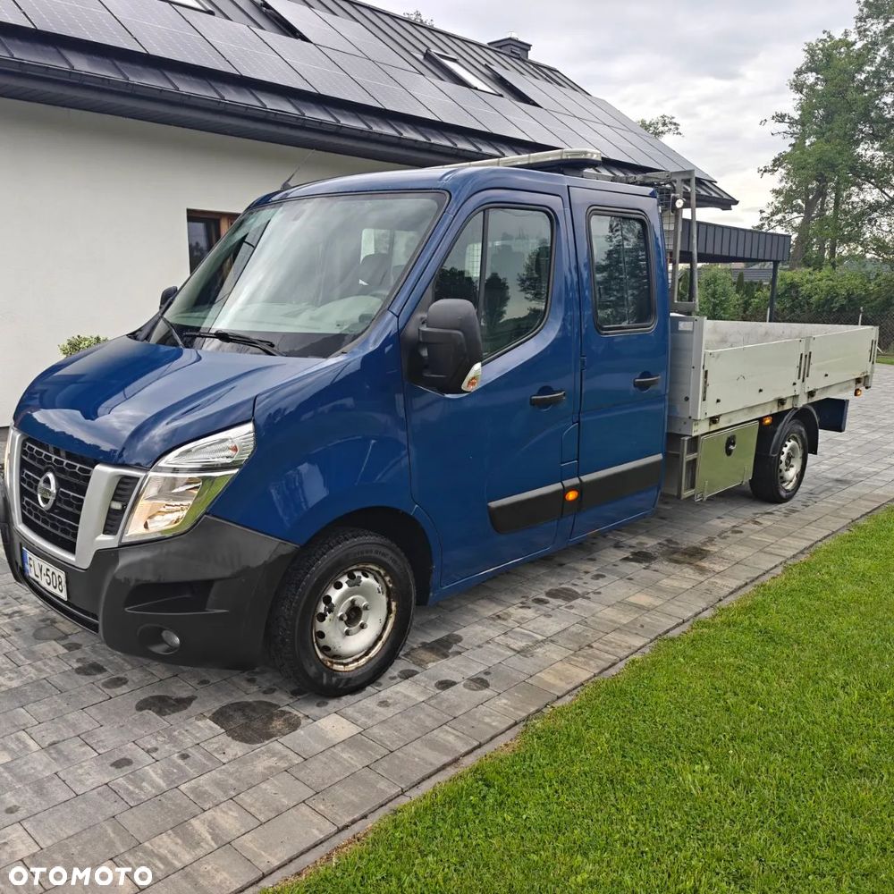 Nissan NV400 - 1