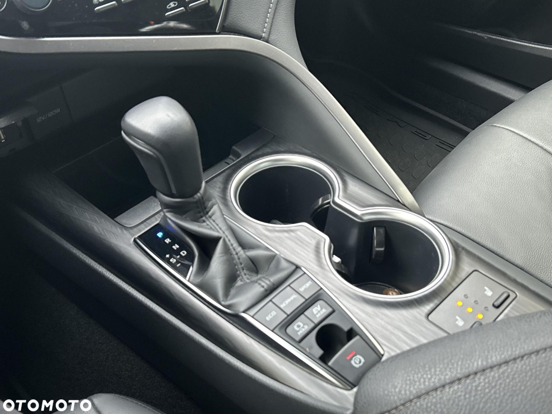 Toyota Camry - 22