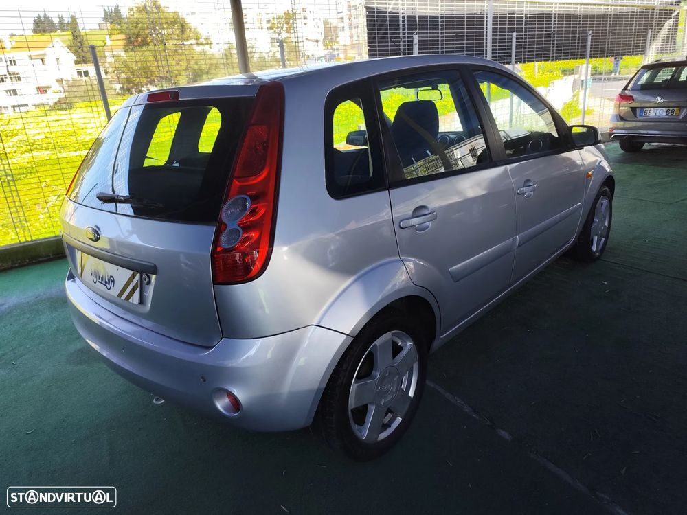 Ford Fiesta 1.25 Trend - 12