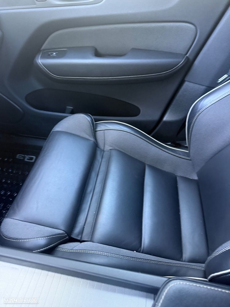 Volvo XC 60 2.0 B4 Plus Dark - 16