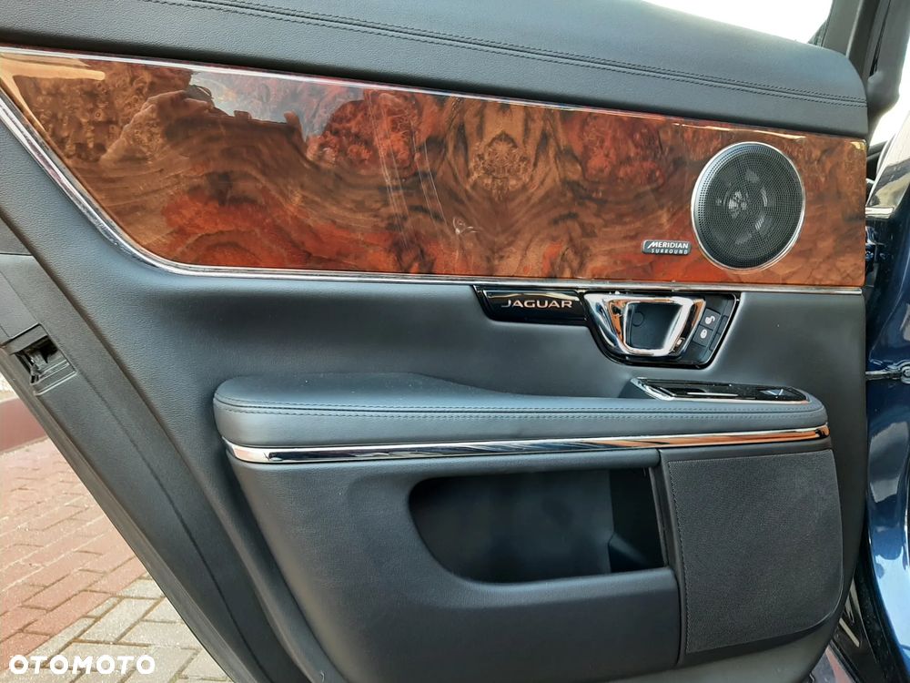 Jaguar XJ 3.0 V6 Kompressor AWD R-Sport - 31