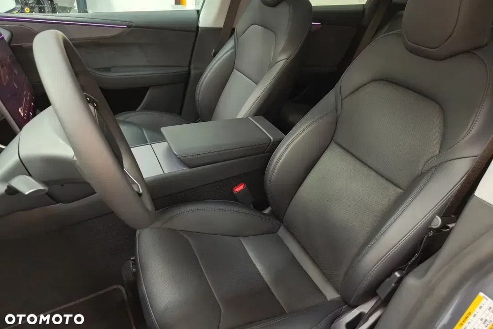 Tesla Y 79kWh Long Range AWD - 12