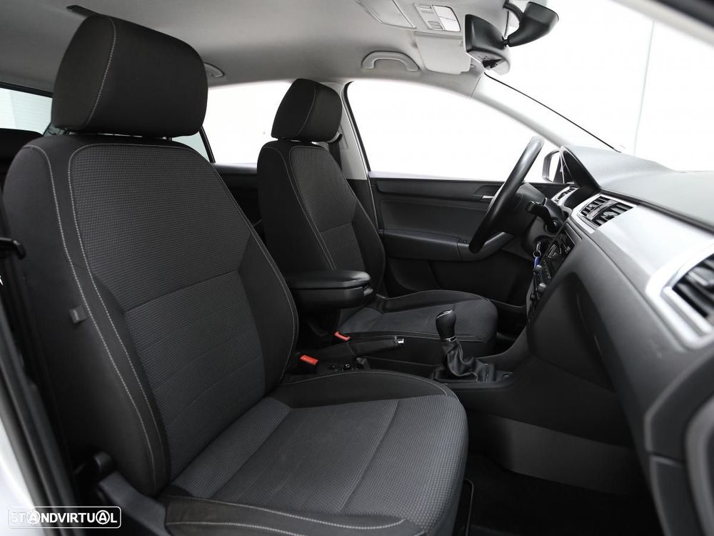 Skoda Rapid - 11