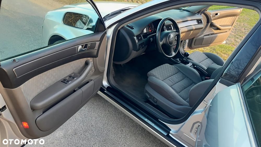 Audi A6 Limousine 2.4 - 12