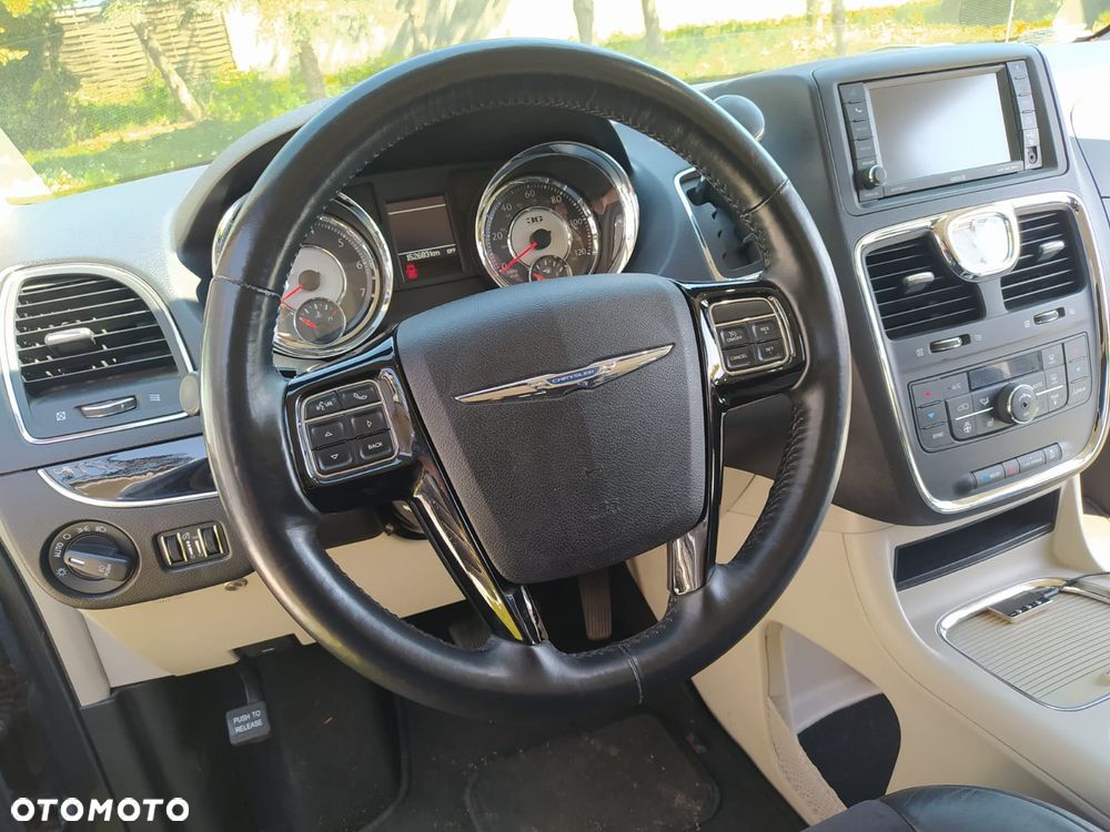 Chrysler Town & Country 3.6 Limited - 7