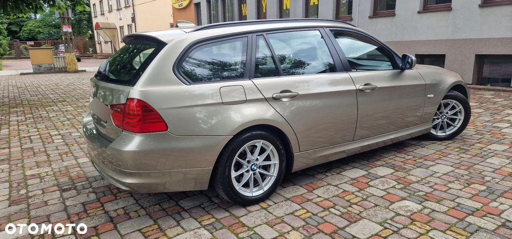BMW Seria 3 320d DPF Edition Sport - 35