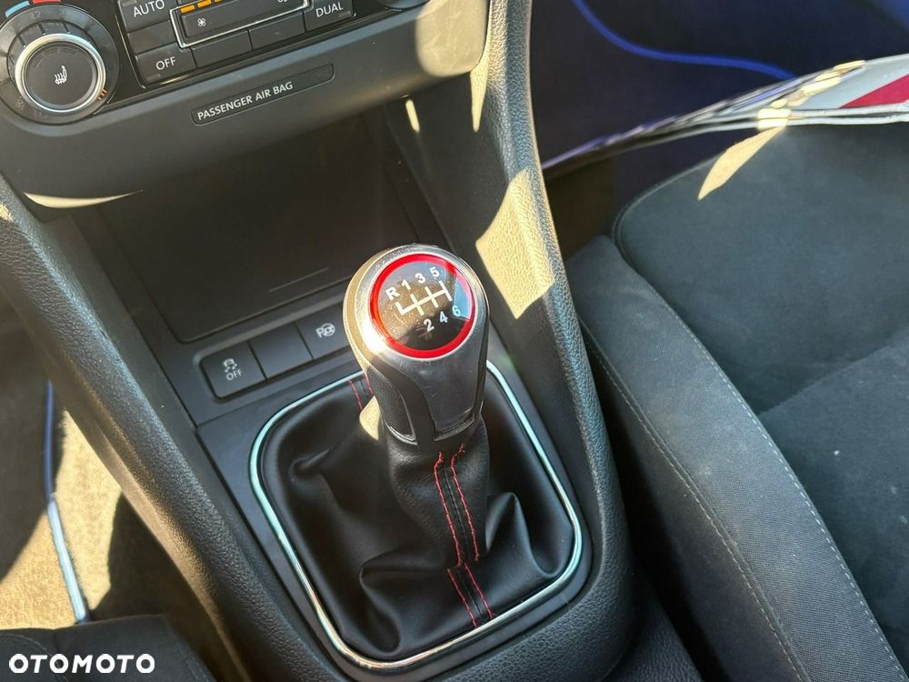 Volkswagen Golf - 22