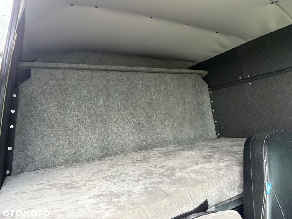 Mercedes-Benz Sprinter - 20