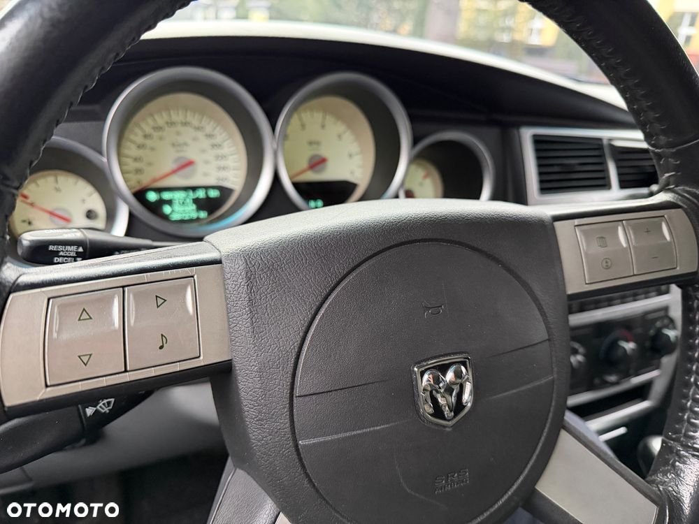 Dodge Charger 5.7 V8 RT - 17