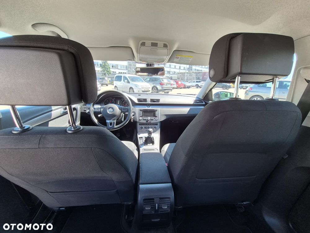 Volkswagen Passat 2.0 TDI DPF Comfortline - 19
