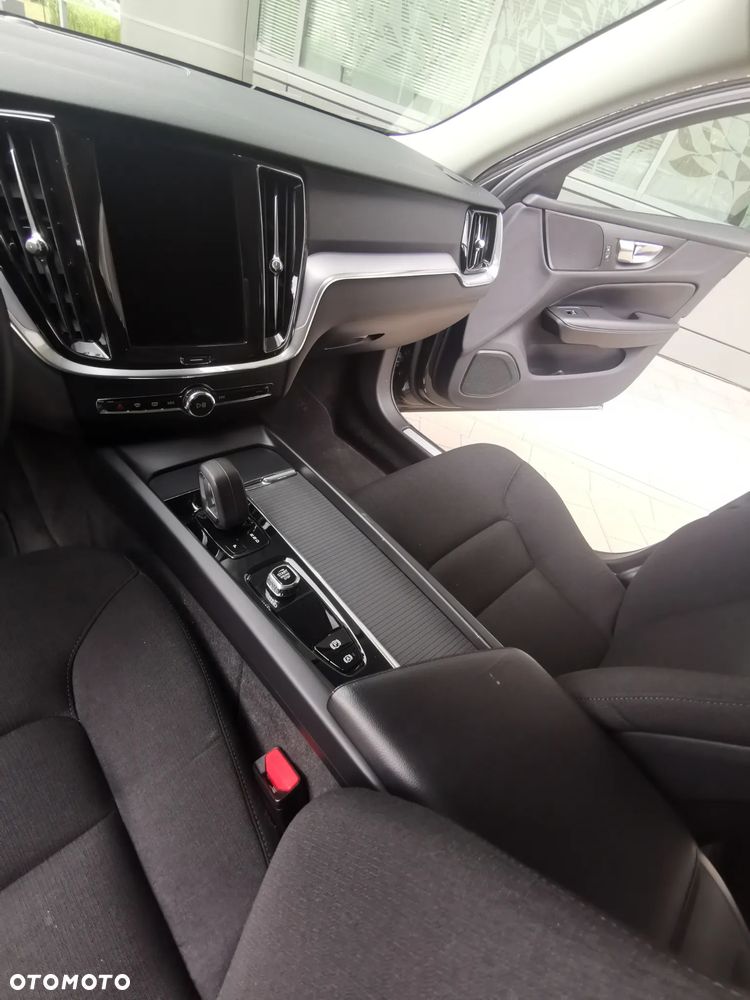 Volvo V60 B4 D Momentum - 14
