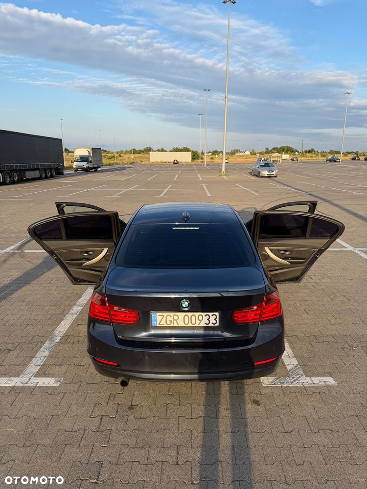 BMW Seria 3 316i - 11