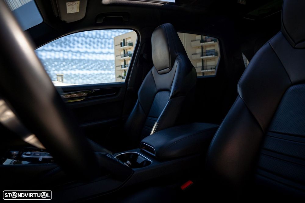 Porsche Cayenne Platinum Edition - 15