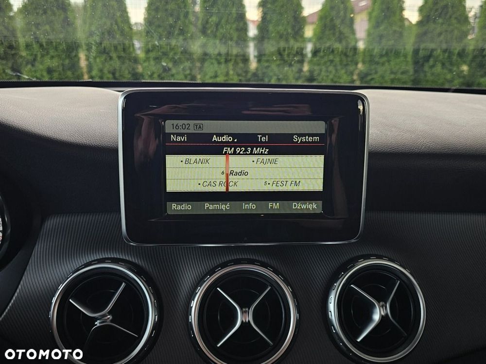 Mercedes-Benz GLA - 21