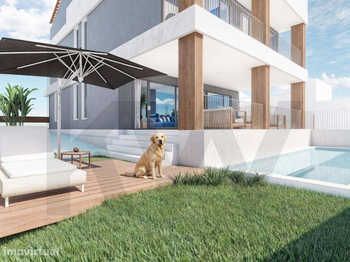 Luxuosa Moradia Contemporânea em Construção – Junto à Parede e Acessos - Grande imagem: 2/17