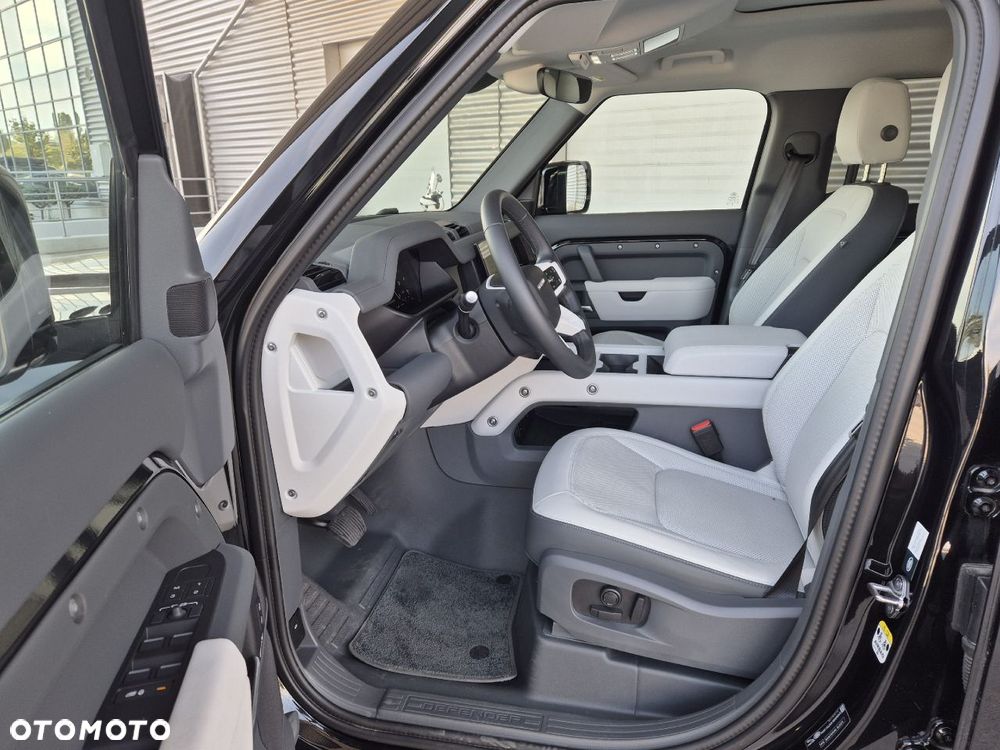 Land Rover Defender 110 D250 X-Dynamic SE - 11
