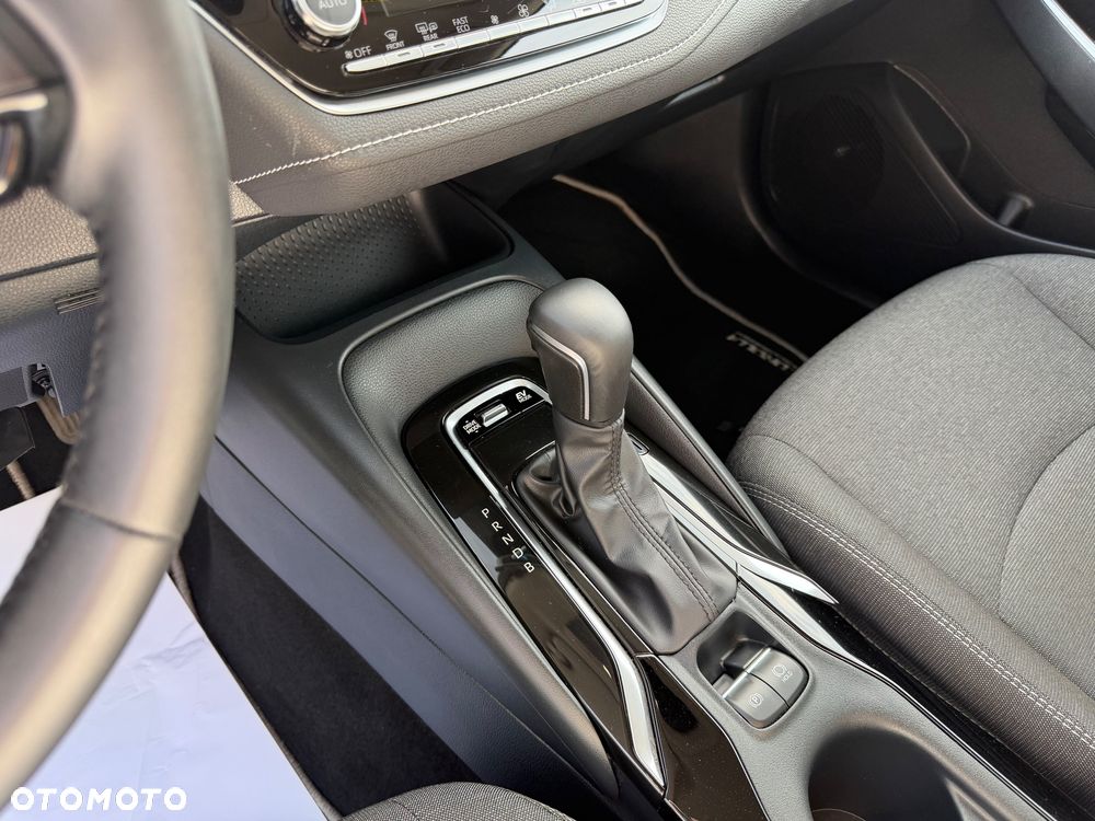 Toyota Corolla 1.8 Hybrid Comfort - 24