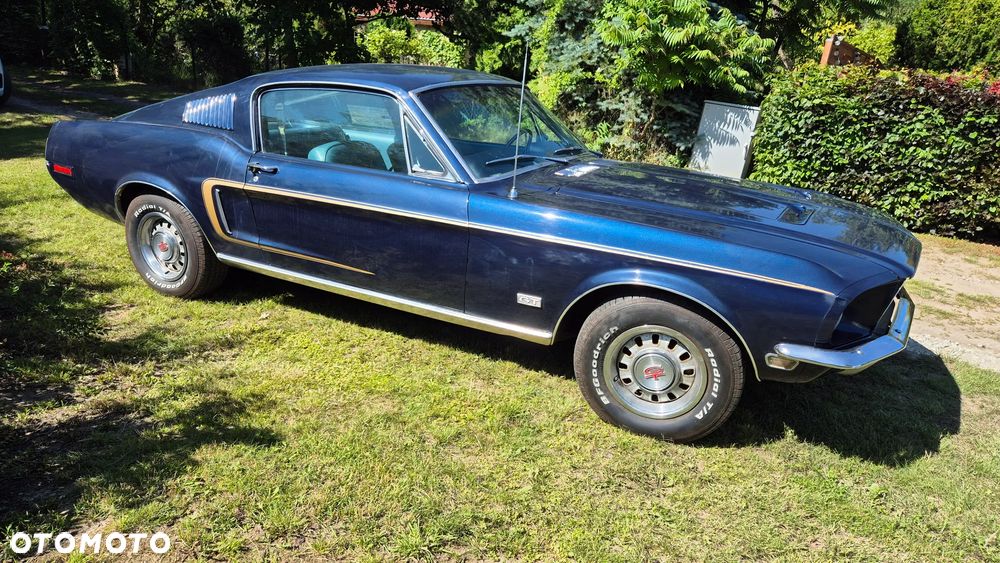 Ford Mustang - 1