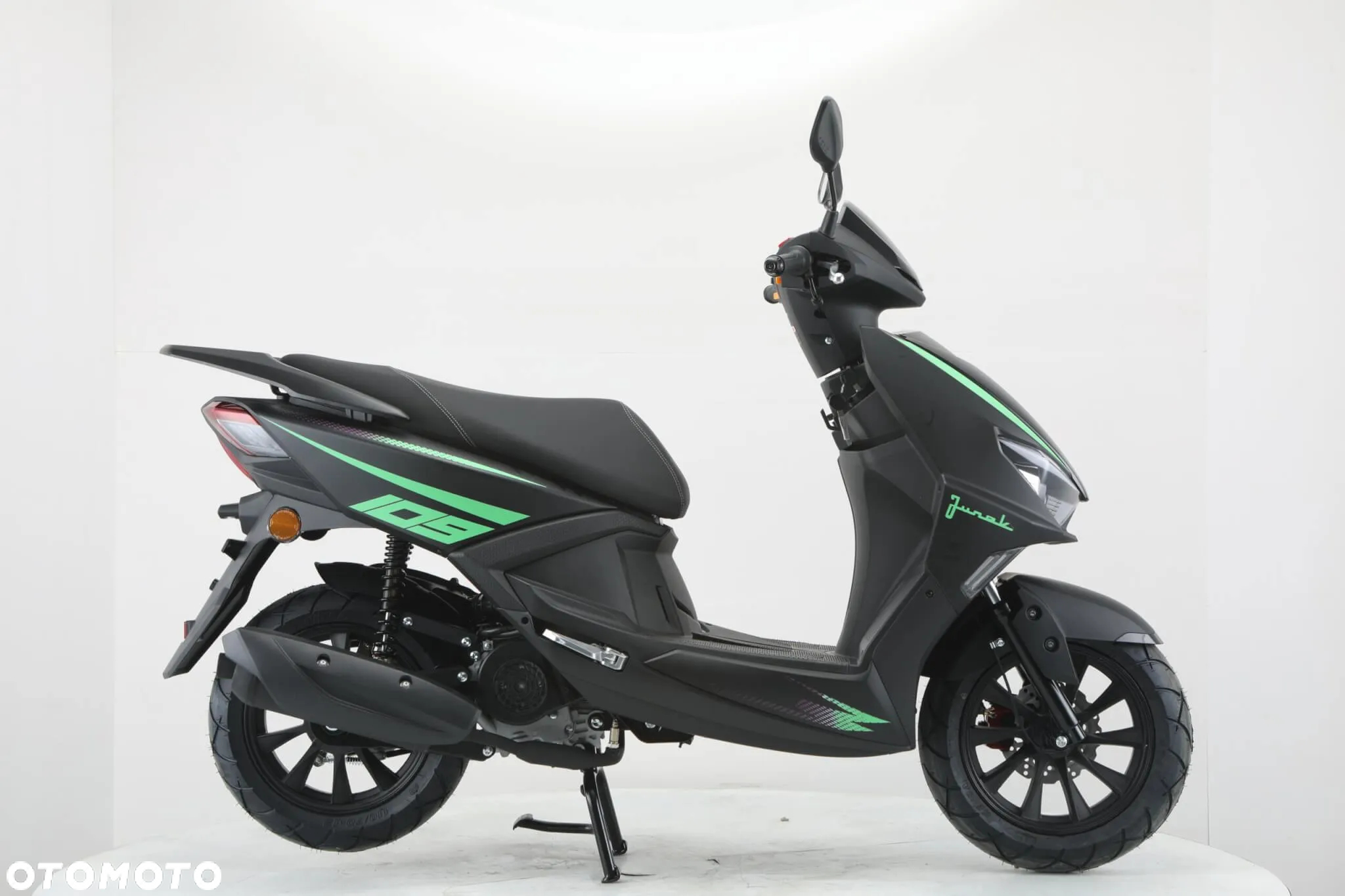 Junak Inny - 2