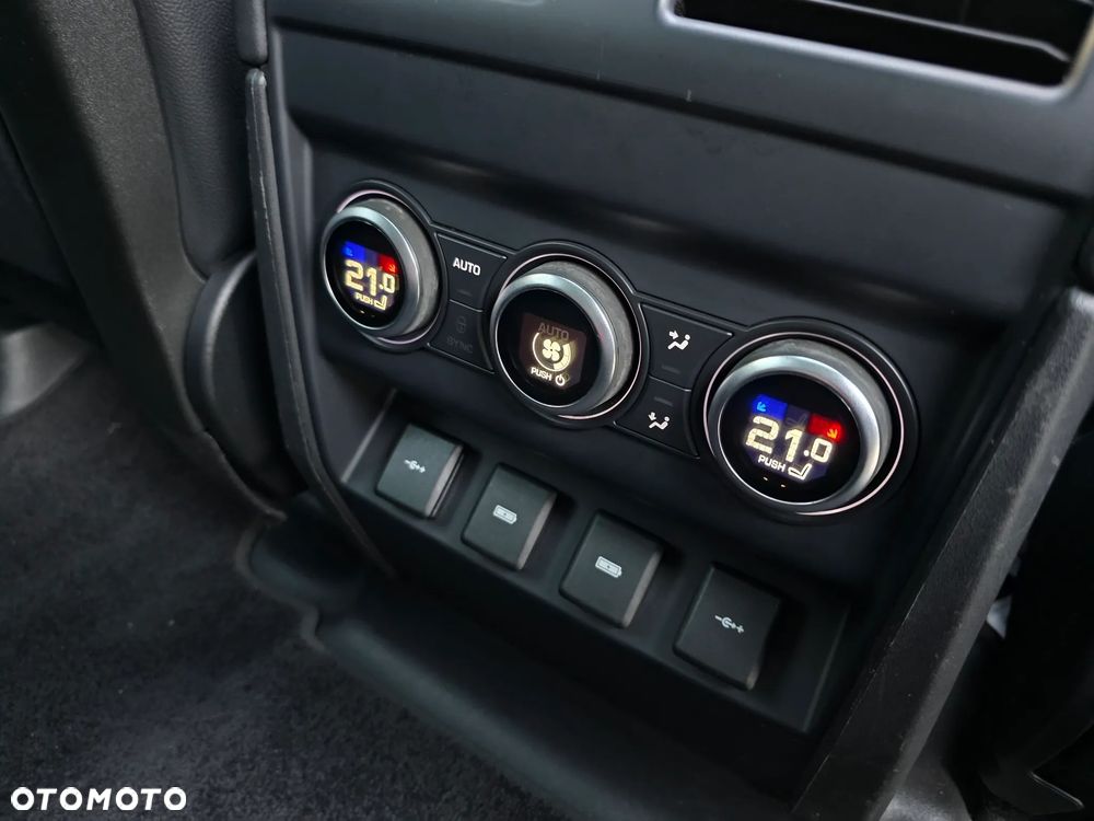 Land Rover Defender - 23