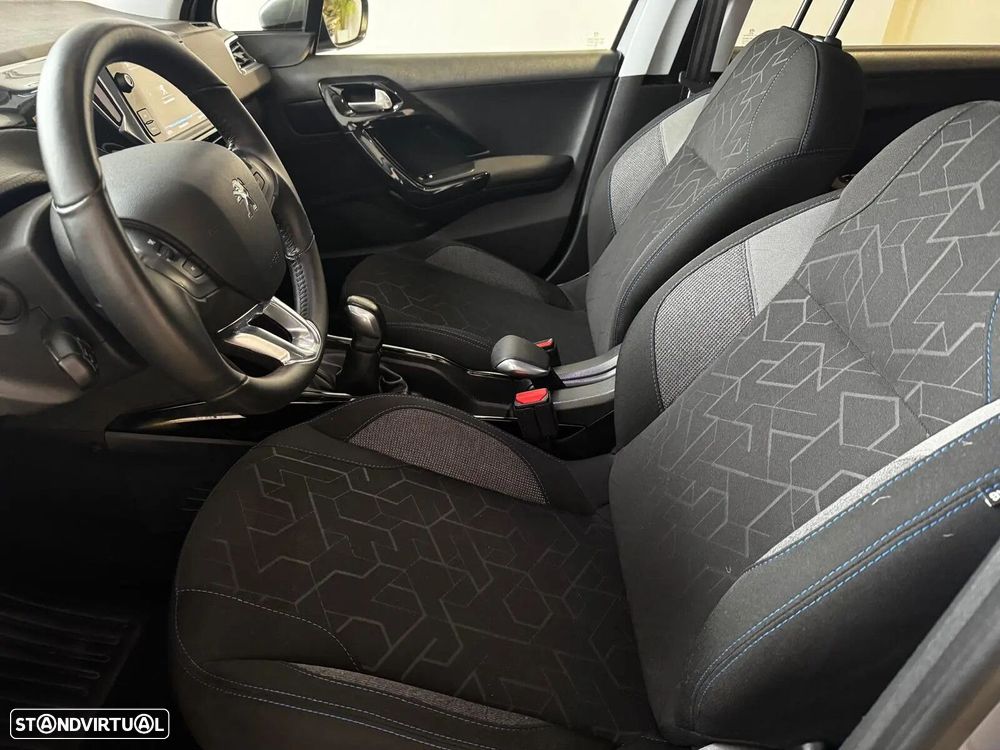 Peugeot 2008 1.2 PureTech Allure - 19