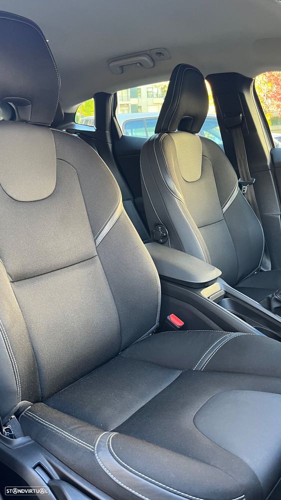 Volvo V40 2.0 D3 Momentum Geartronic - 13