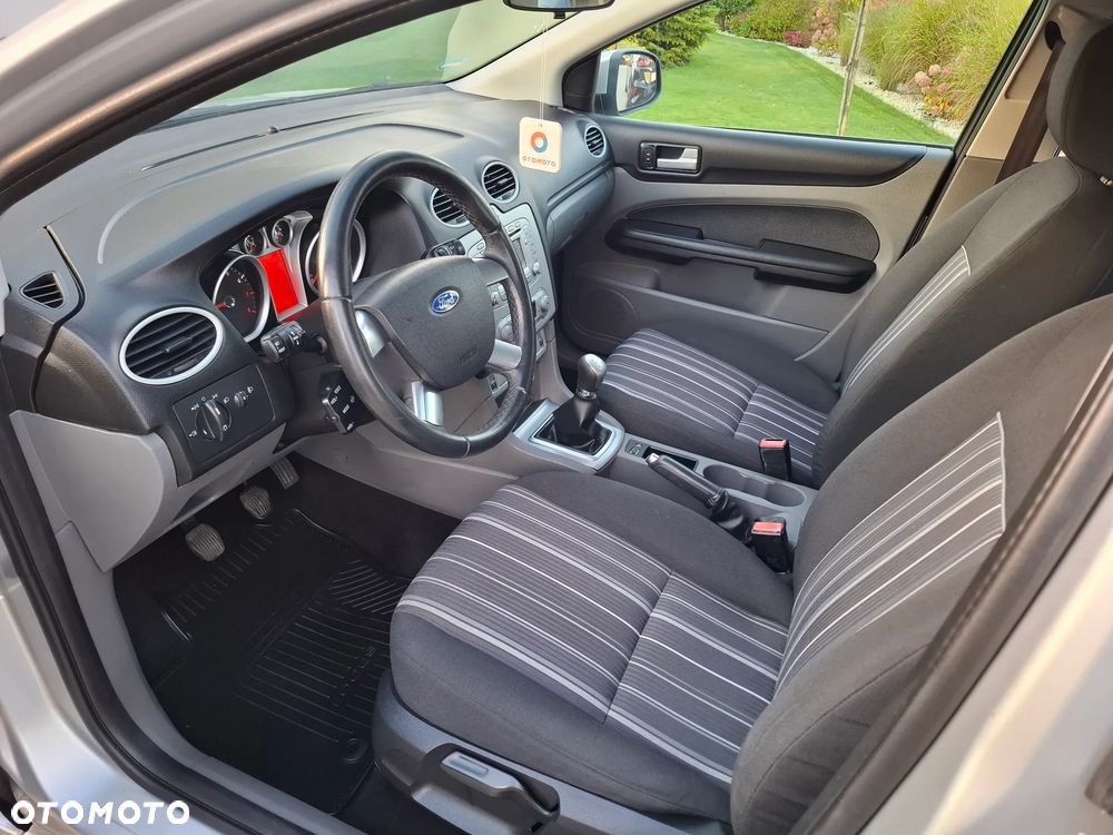 Ford Focus 1.6 16V Ghia - 34