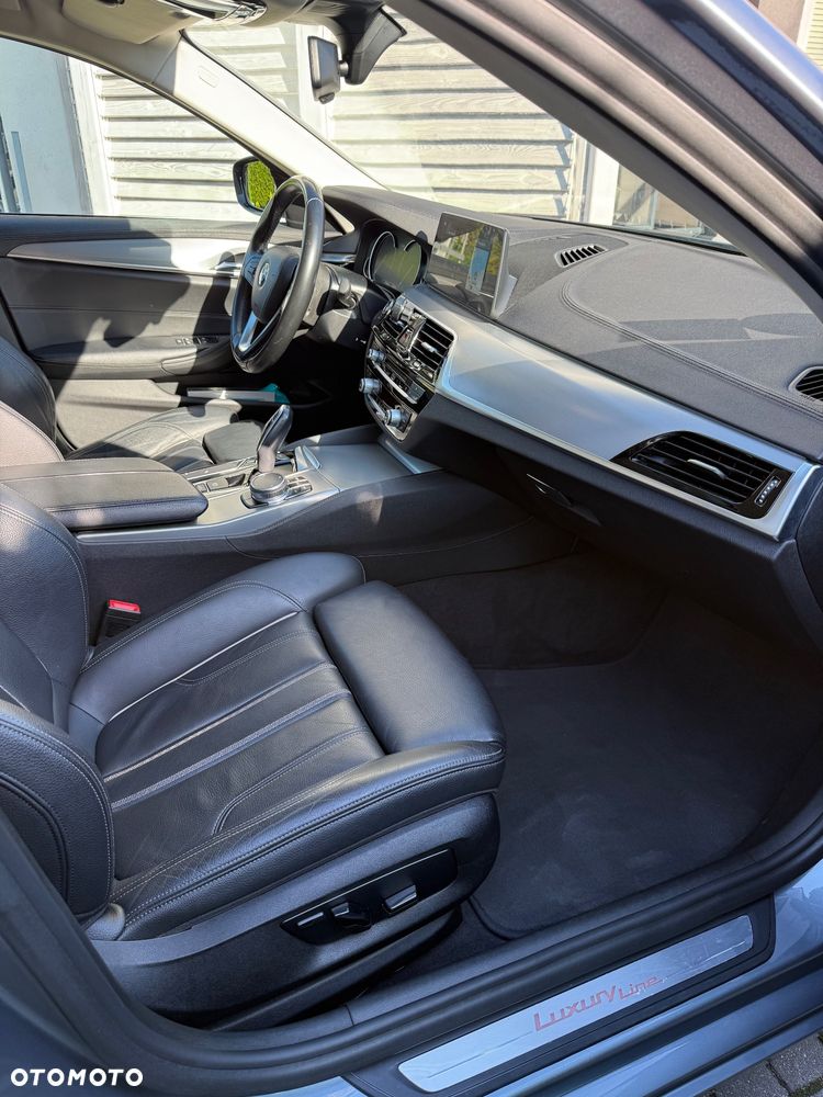 BMW Seria 5 525d Luxury Line - 8