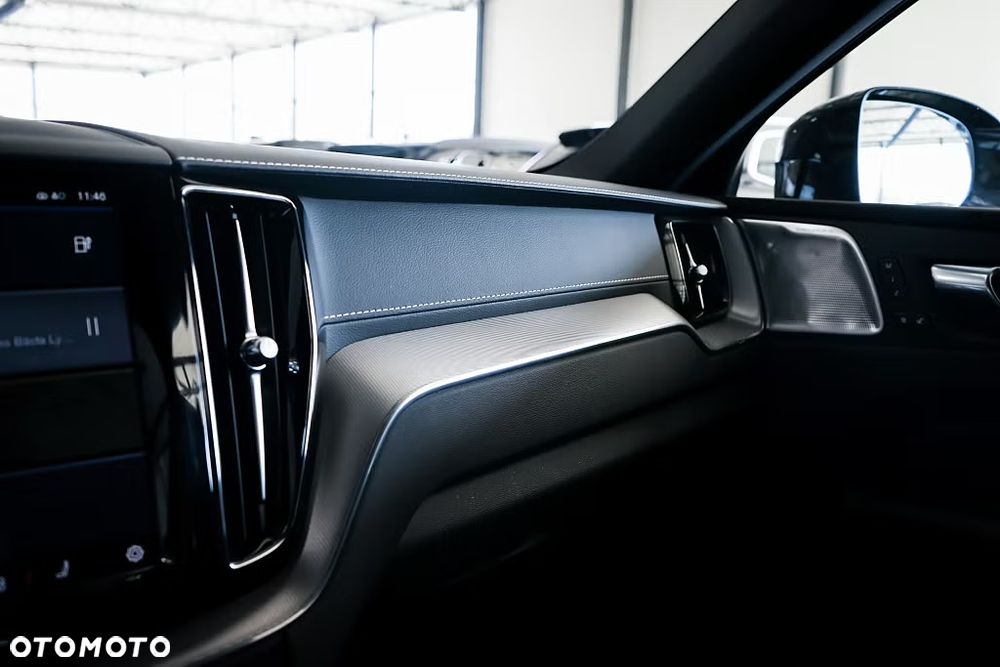 Volvo XC 60 T8 AWD Recharge Geartronic RDesign - 25