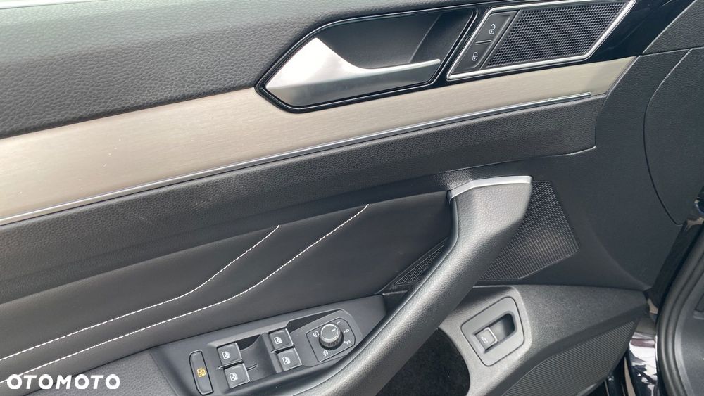Volkswagen Passat - 16