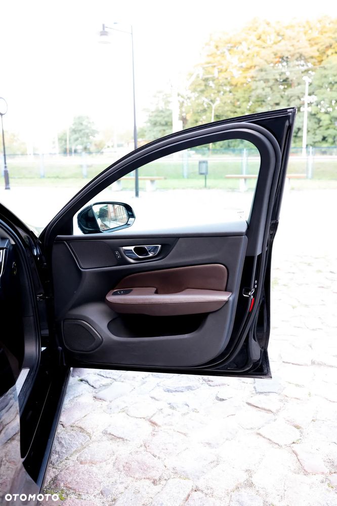Volvo V60 D4 Momentum Pro - 17