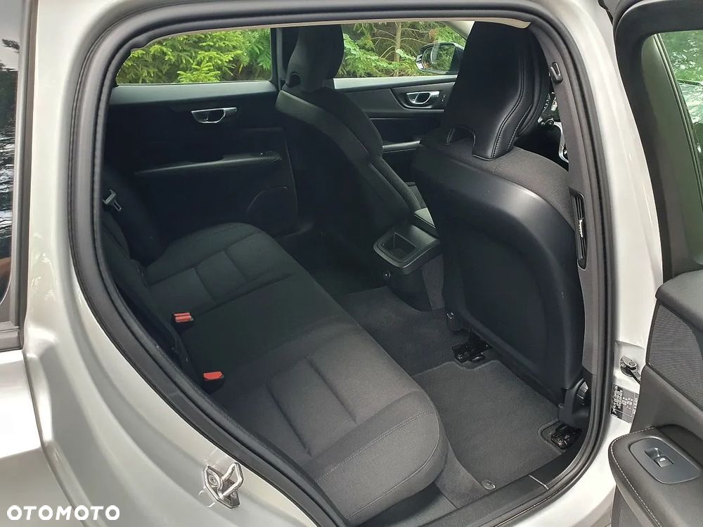Volvo V60 B3 B DKG Momentum Pro - 6