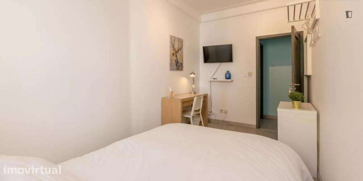 Quarto - localizado em Intendente Lisbon - Grande imagem: 2/9