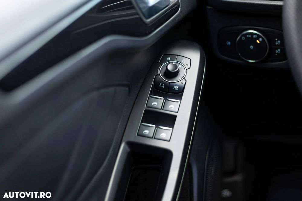 Ford Focus 1.0 EcoBoost MHEV ST-Line X - 23