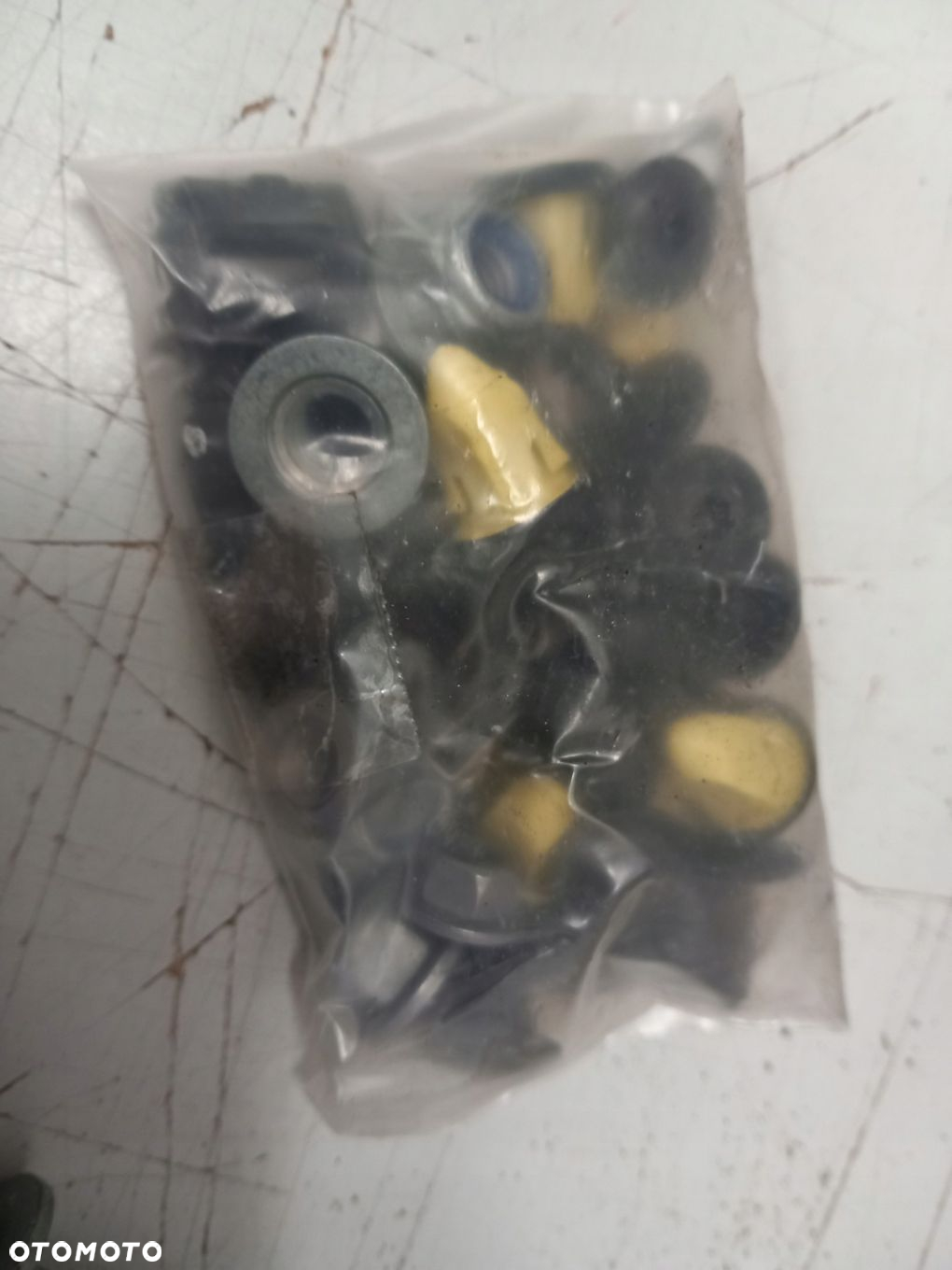 ZESTAW ŚRUB MOCOWAŃ ZDERZAKA TYŁ AUDI Q5 8R0098627 - 2