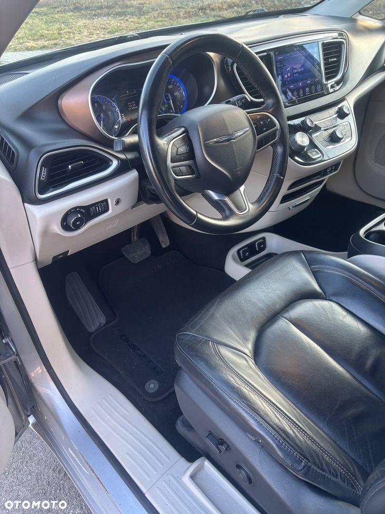 Chrysler Pacifica - 19