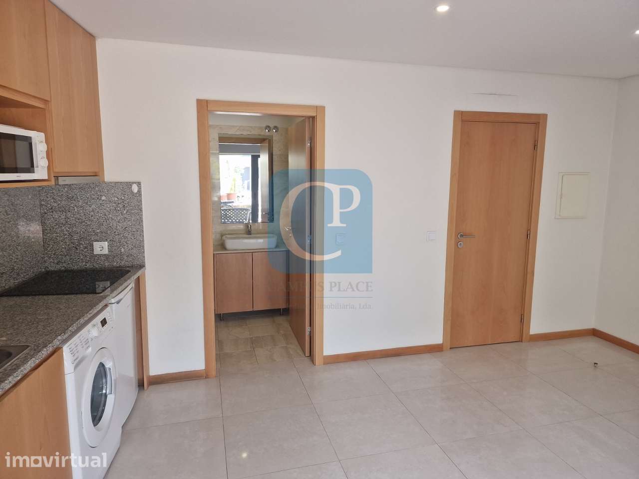 Apartamento T0 com varanda à Praça Flores, Porto - Grande imagem: 4/10